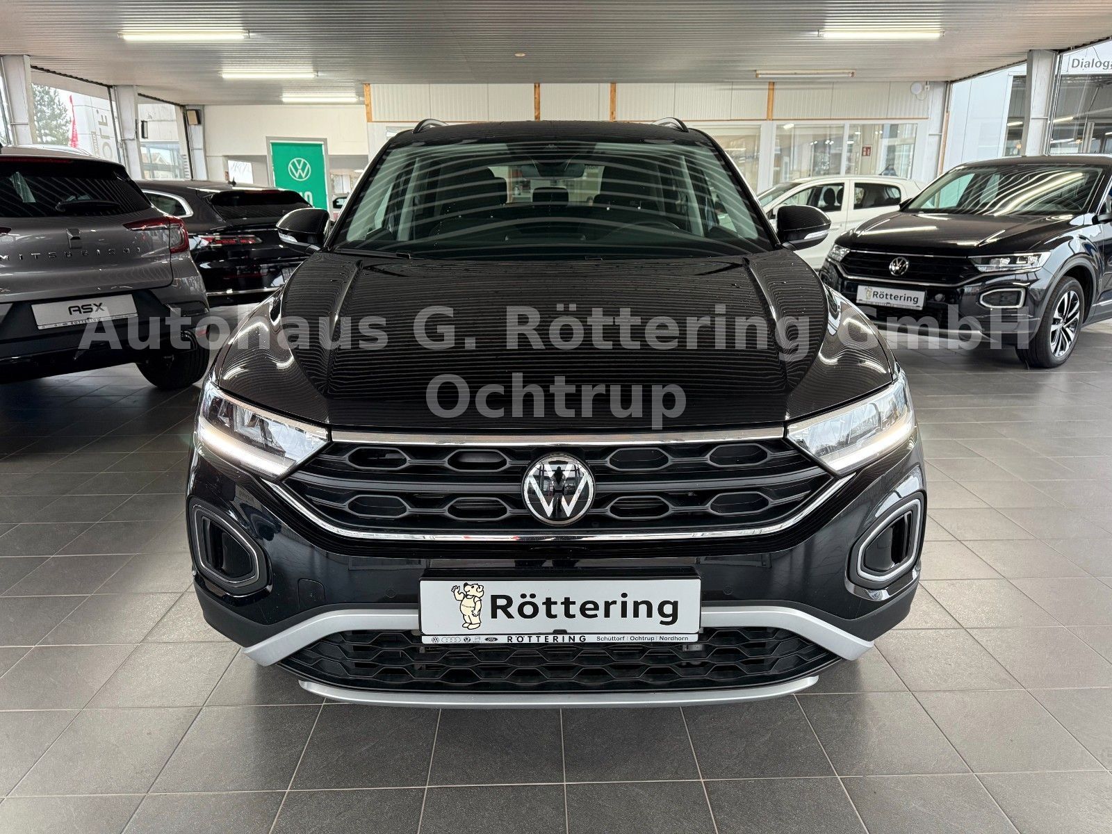 Fahrzeugabbildung Volkswagen T-Roc Move 1.5 TSI DSG LED+NAV+PDC+APP+SHZ+KAM