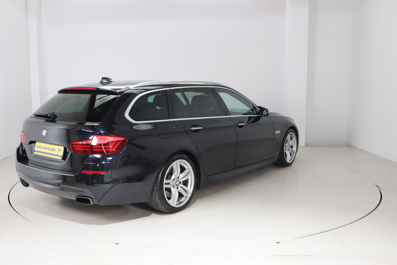 Fahrzeugabbildung BMW M550 d Touring xDrive * HUD * Leder