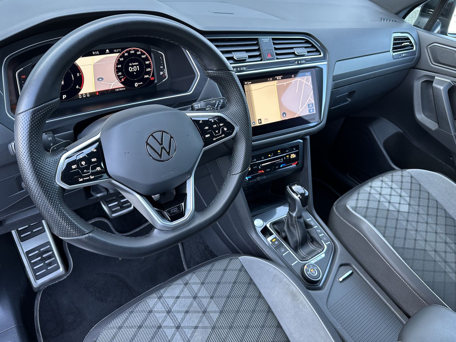 Fahrzeugabbildung Volkswagen Tiguan Allspace 4M R-Line Black NAV+LED+AHK+360°