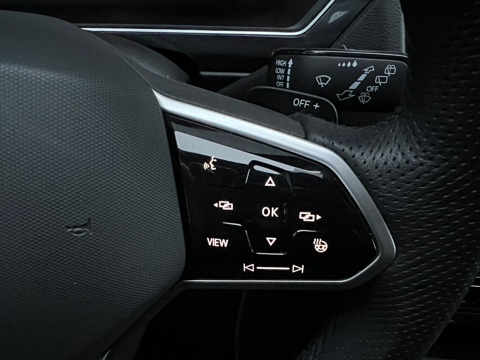 Fahrzeugabbildung Volkswagen Tiguan Allspace R-Line 2.0 TDI DSG 4MOTION *AHK,