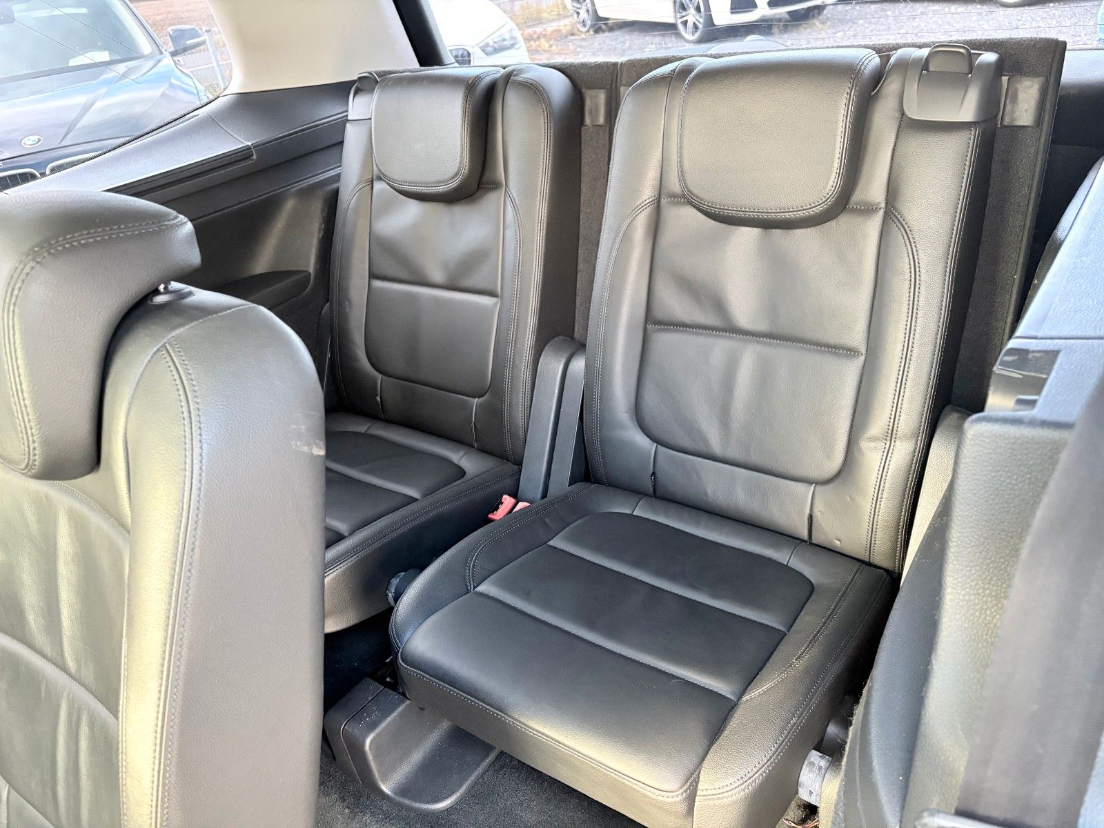 Fahrzeugabbildung Volkswagen Sharan HIGHLINE 7-SITZER Navi Leder Kamera SPORT