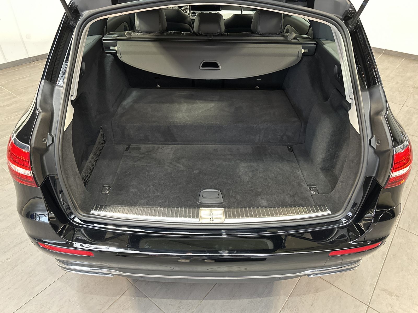 Fahrzeugabbildung Mercedes-Benz E 300de T 4Matic Avantgarde NAV+LED+AHK+WIDESCR