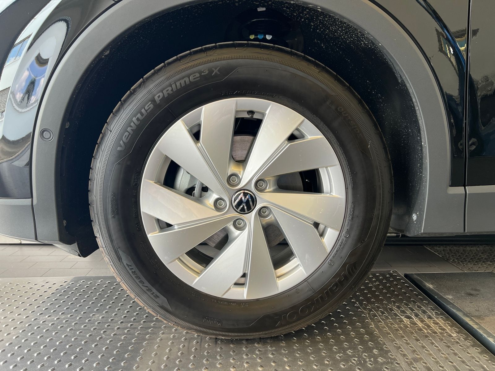 Fahrzeugabbildung Volkswagen Tiguan LIFE 1.5 eTSI DSG *AHK, LED Plus, Kamera,