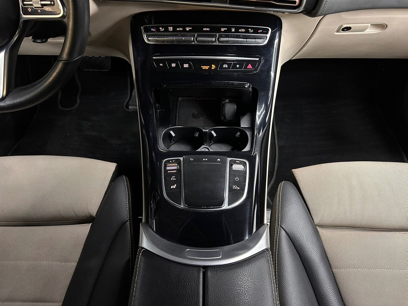 Fahrzeugabbildung Mercedes-Benz EQC 400 4M WIDES+MULTIB+HEAD+ACC+SHZ+AHK+WP+360+