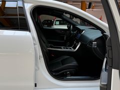 JAGUAR XE R-Dynamic S|ACC|HUD|SHZ|PDC|LED|DAB|BT|Kamera