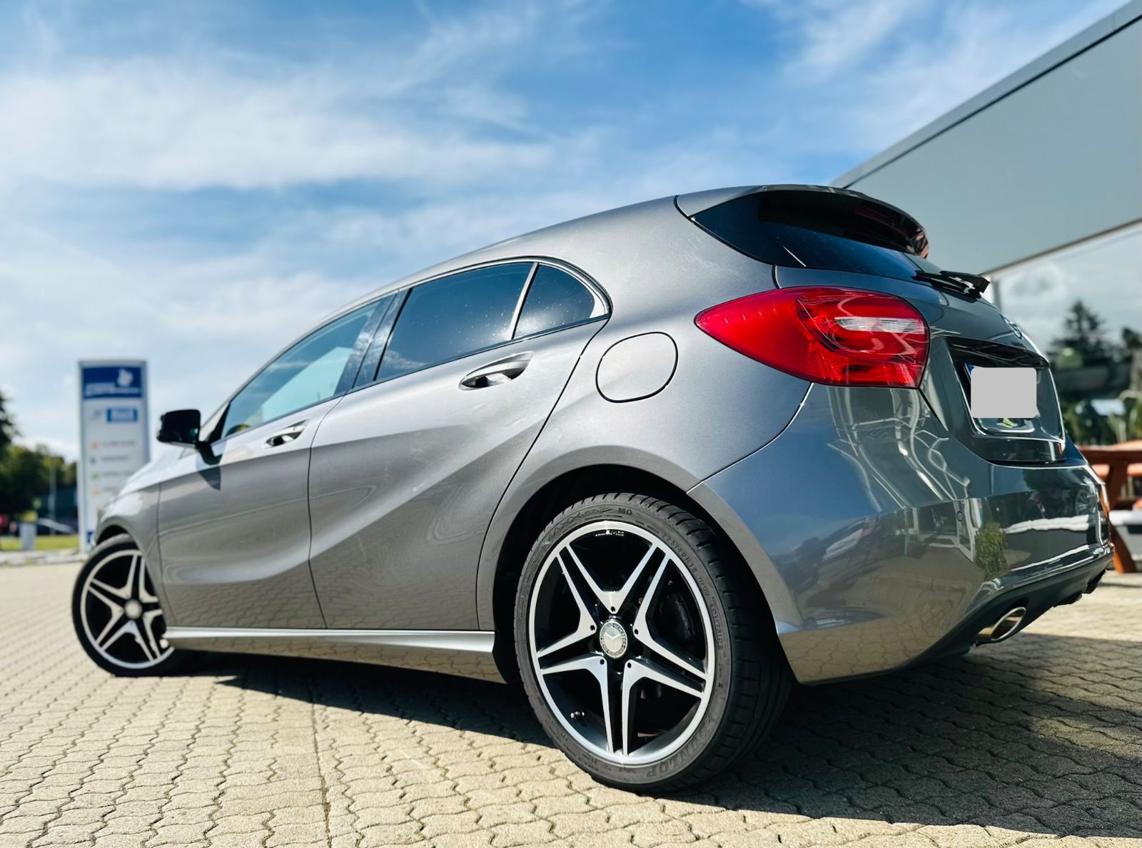 MERCEDES-BENZ A 200