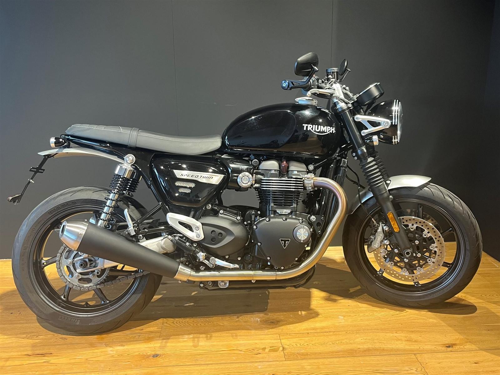 Triumph Speed Twin 1200 wenig Kilometer / Service neu