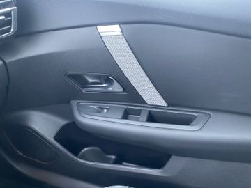 Citroën C4 Shine PT 130 EAT8 Navi+LED+HUD+PDC+RFK+SHZ