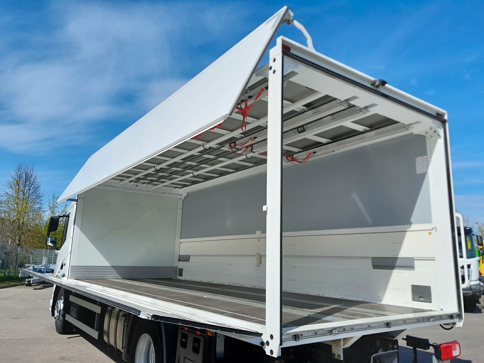 Fahrzeugabbildung DAF FA XD 370 zikun Swing-Board-Aufbau