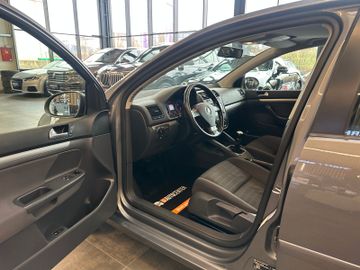 Volkswagen Golf V Lim. Tour *KLIMA*SZHZ*TEMPOMAT*AHK*