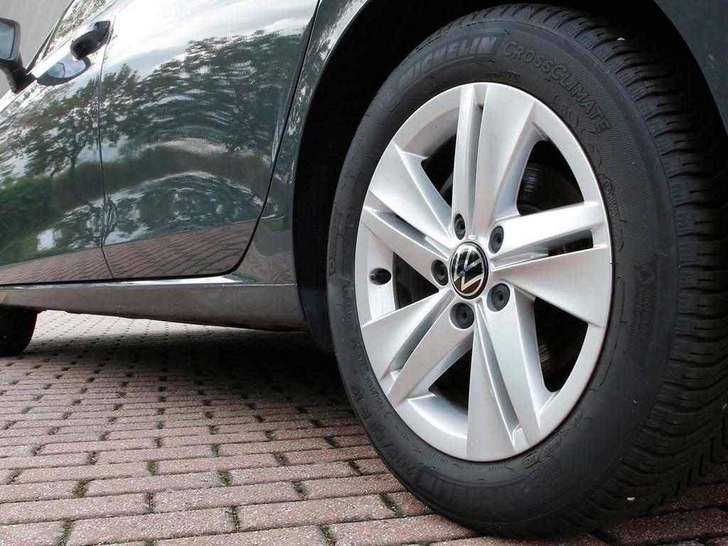 Volkswagen Golf VIII Variant 1.5 eTSI DSG Life 16" ACC AHK, миниатюра 5