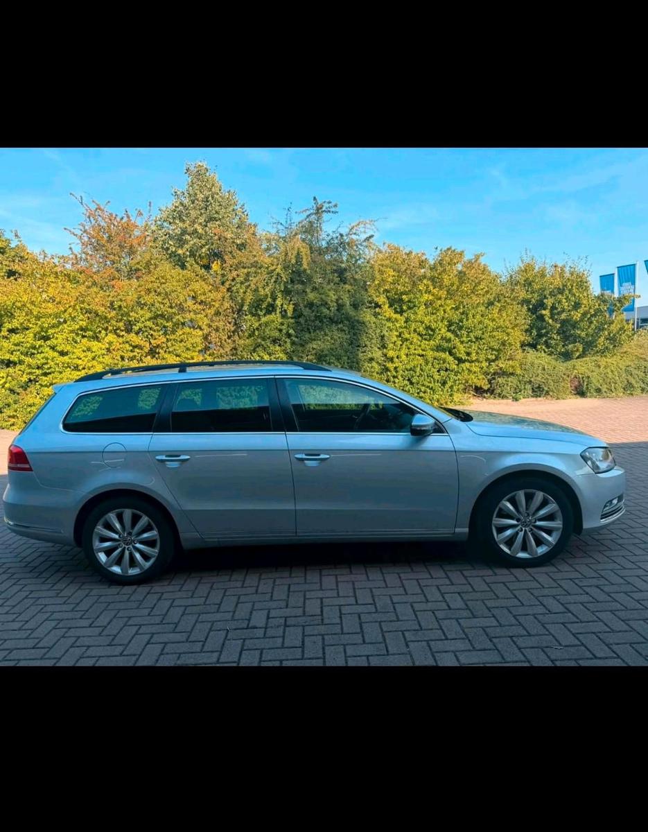 Volkswagen Passat 2011 — салон