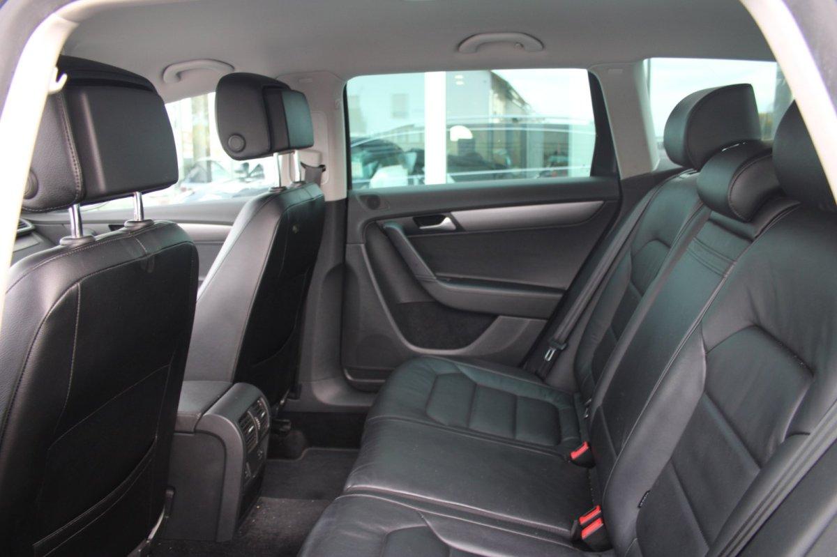 Volkswagen Passat 2012 — photo 11