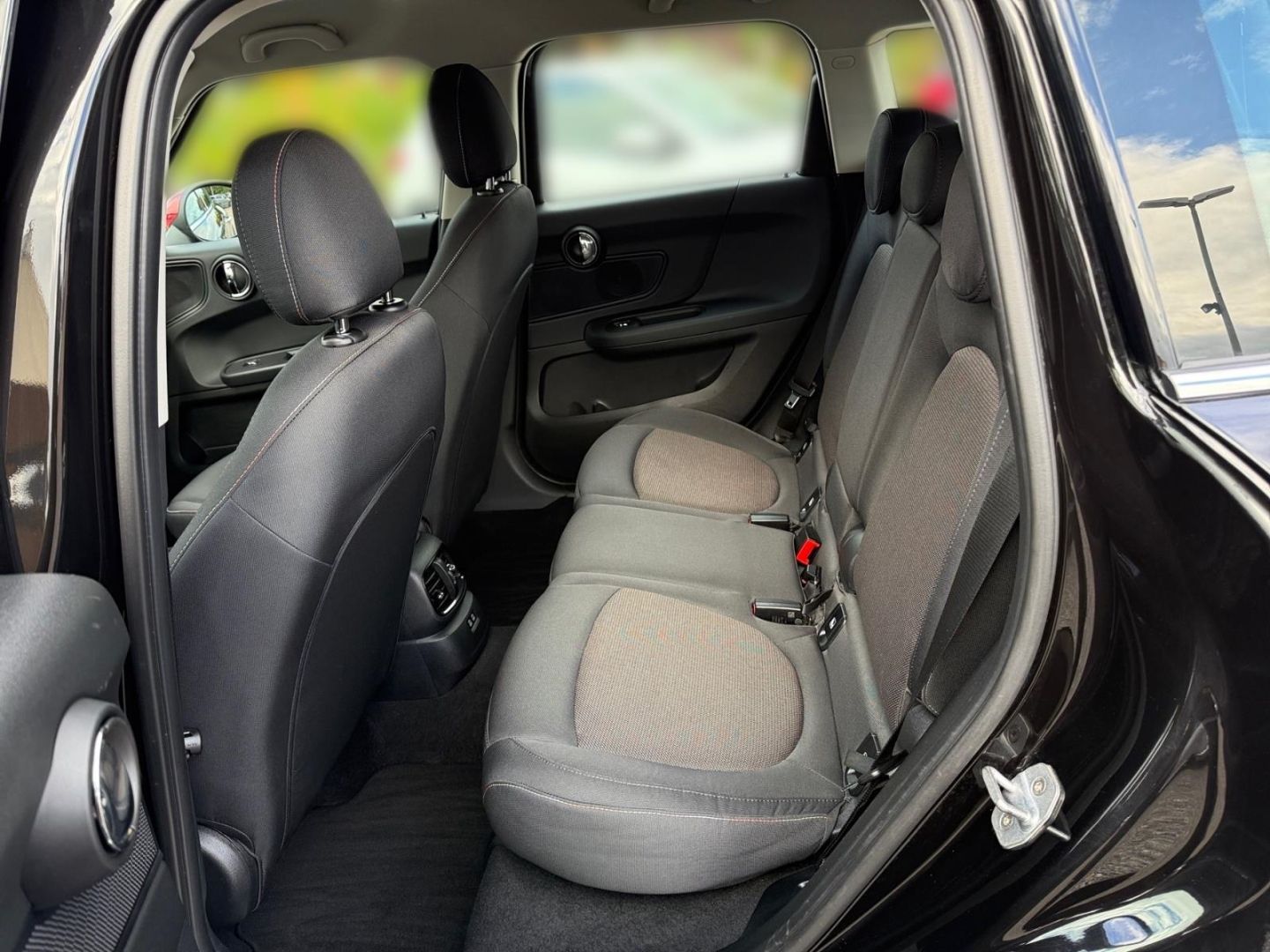 Fahrzeugabbildung MINI One Countryman COUNTRYMAN 1.5 Kombi Navigation