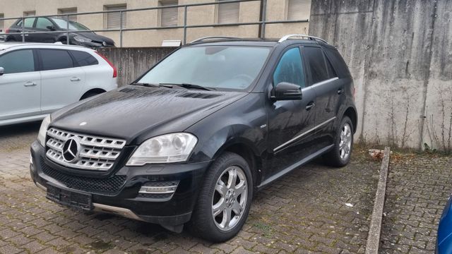 Mercedes-Benz ML 300 ML 300 CDI BlueEfficiency 4Matic/Navi/Bi-