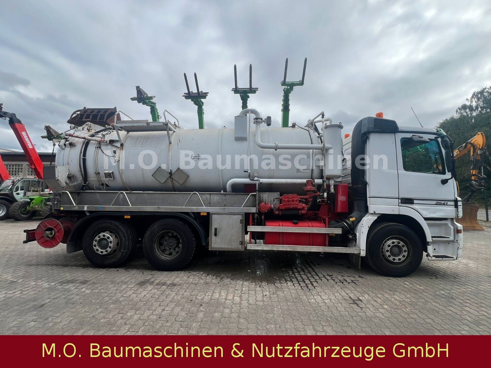 Fahrzeugabbildung Mercedes-Benz Actros 2541 / Saug & Spühlwagen Kroll /13.000L