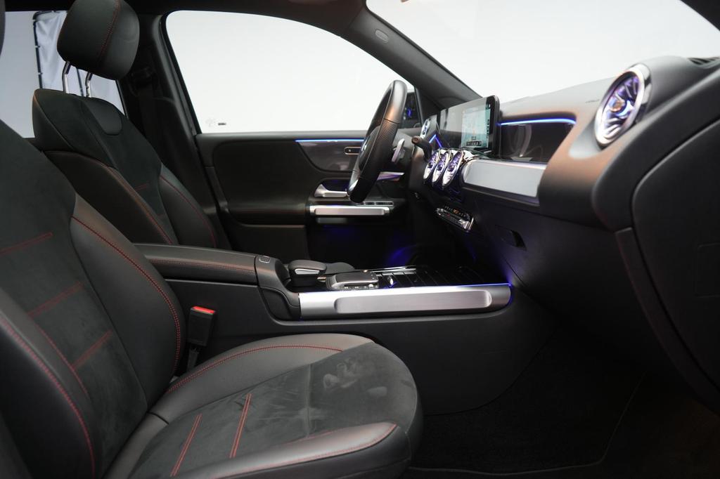 Mercedes-Benz GLB 220