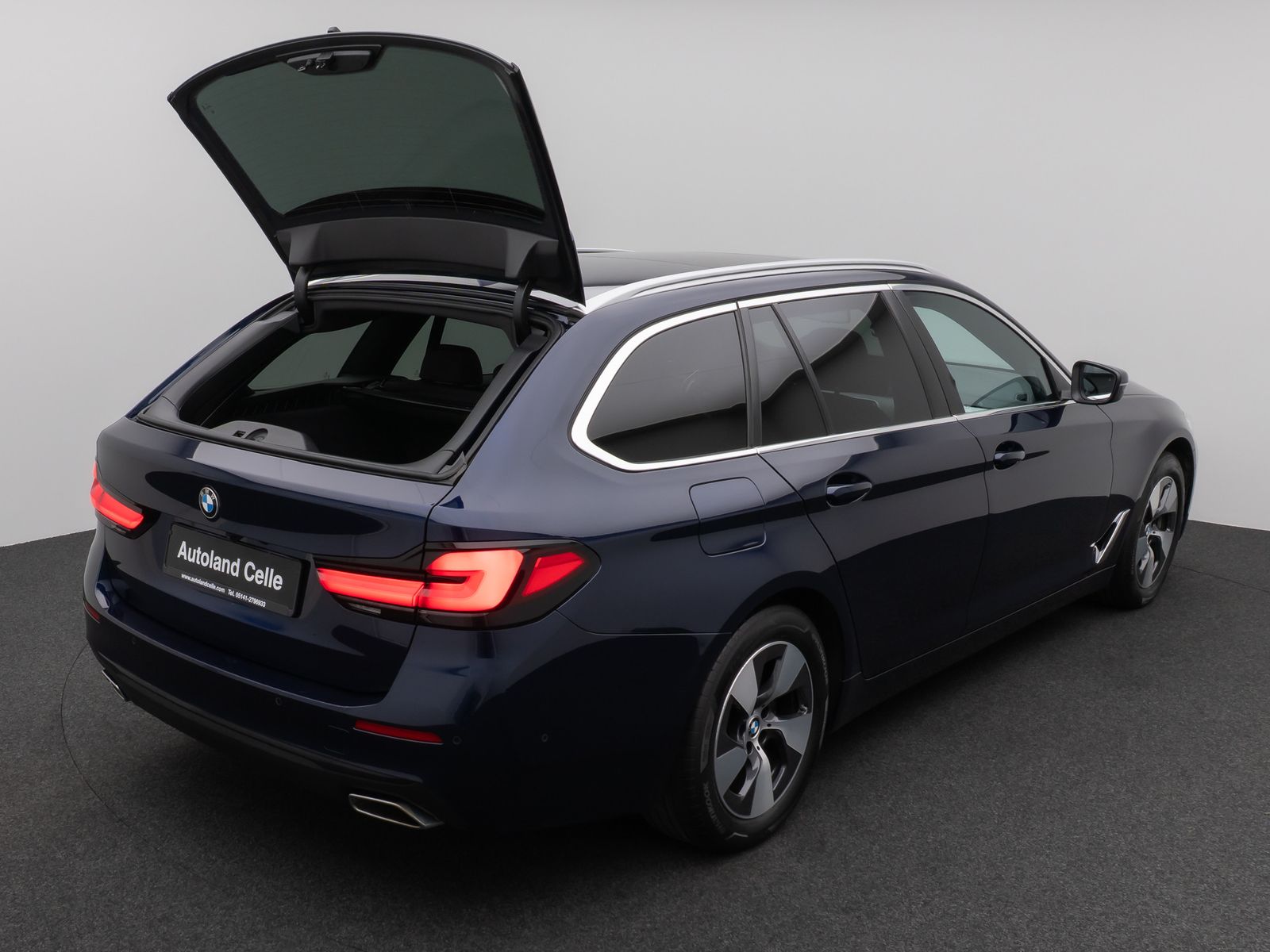 Fahrzeugabbildung BMW 520d xD Panorama Massage HUD H/K Individual-Voll