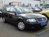 Volkswagen Passat AUTOMATIK*ANHÄNGERKUPPLUNG*KLIMA* KEIN TÜ - Volkswagen Passat aus 2004: Kombi