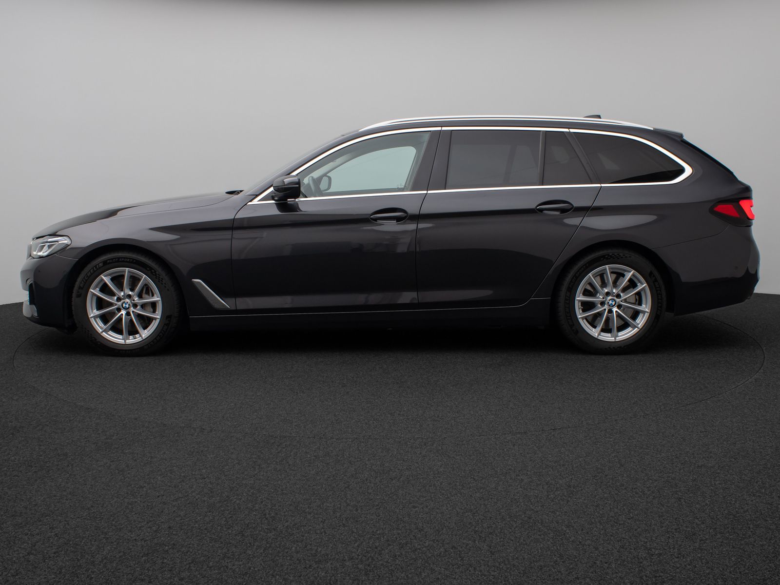 Fahrzeugabbildung BMW 530d xD Kamera Laser HUD DAB 4xKlima AHK Sport