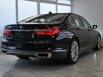BMW 750 - 7