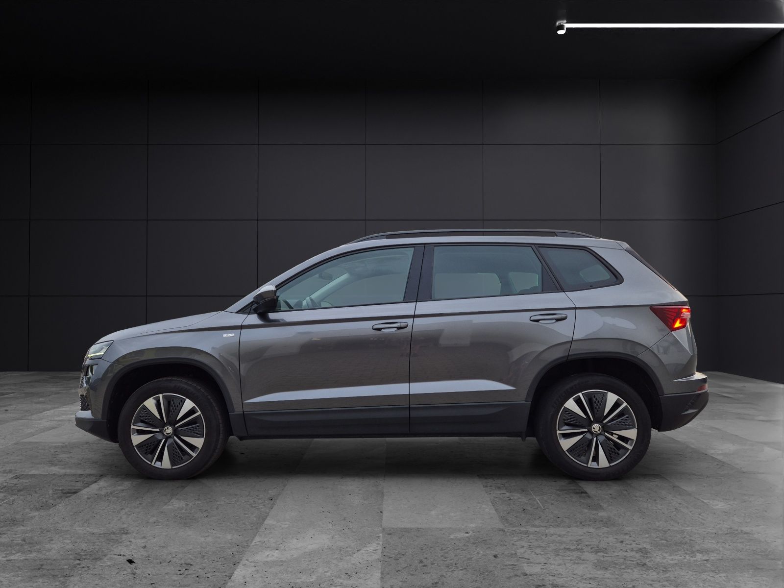 Fahrzeugabbildung SKODA Karoq TSI Tour DSG LED Navi ACC RFK SH
