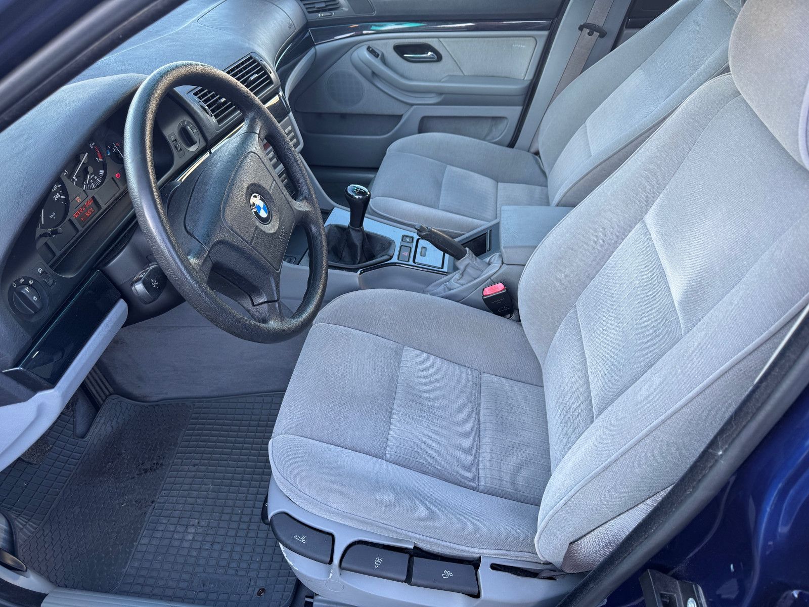 Fahrzeugabbildung BMW 520i