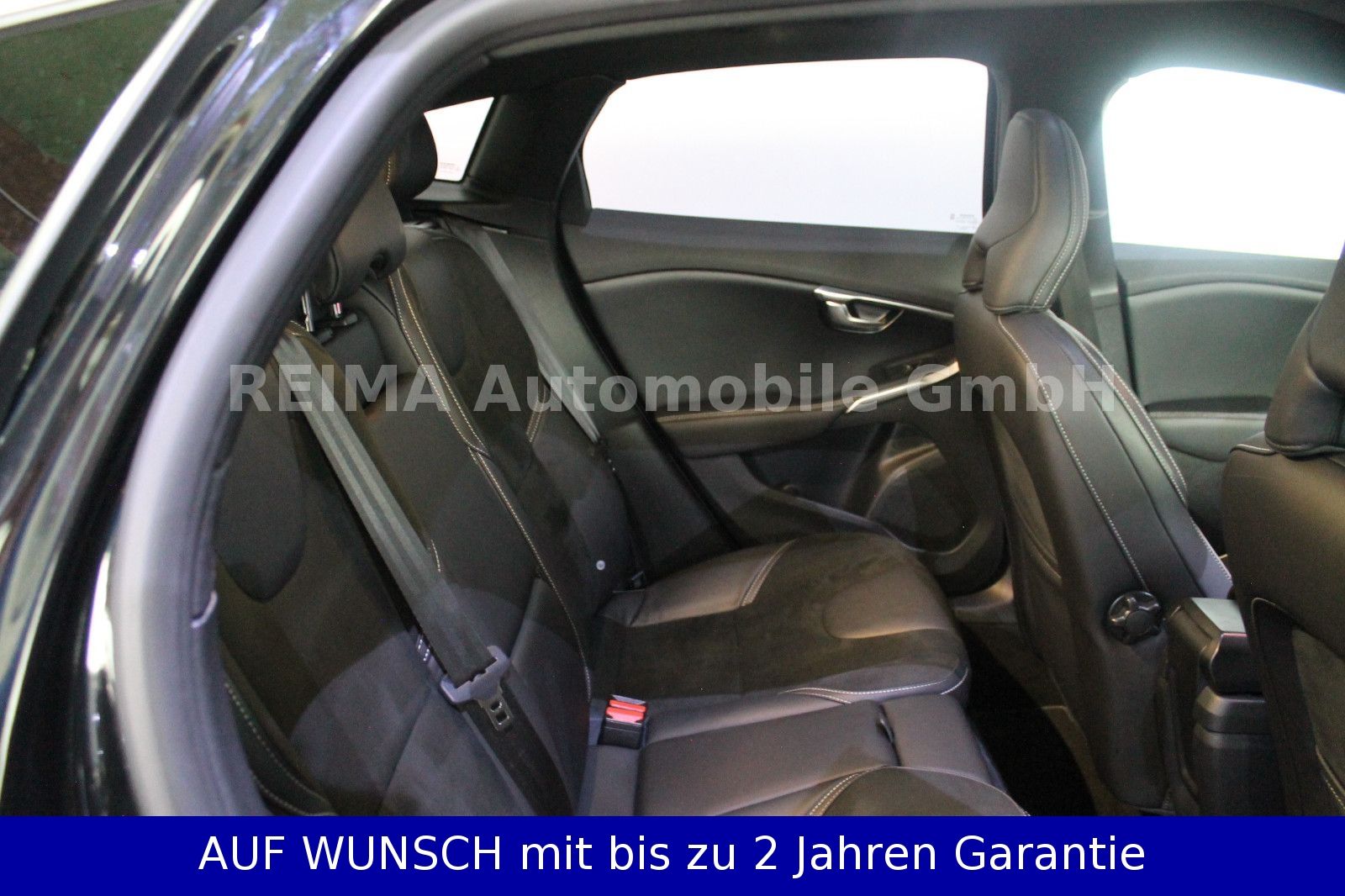 Fahrzeugabbildung Volvo V40 2,0D  R-Design, Pano, LED, H&K