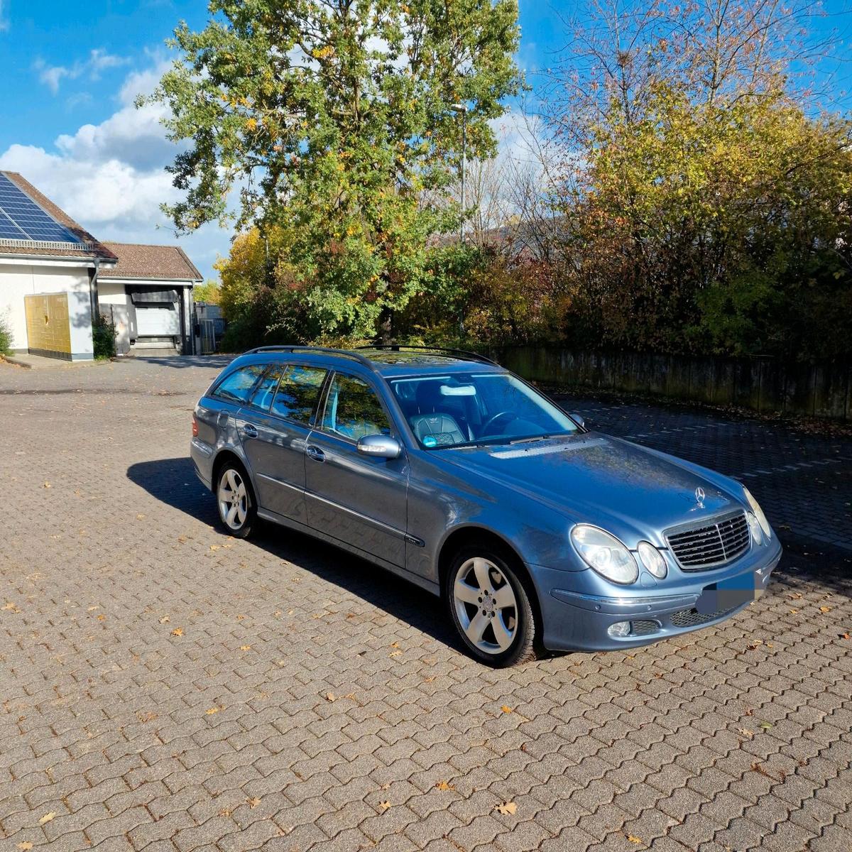 Mercedes-Benz E 240