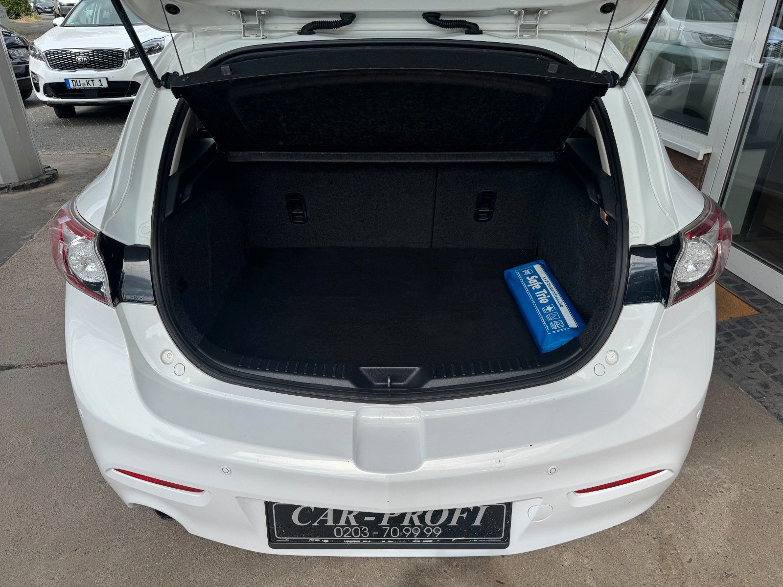 Fahrzeugabbildung Mazda 3 Lim. Sports-Line Autom. Klimaaut./BOSE/