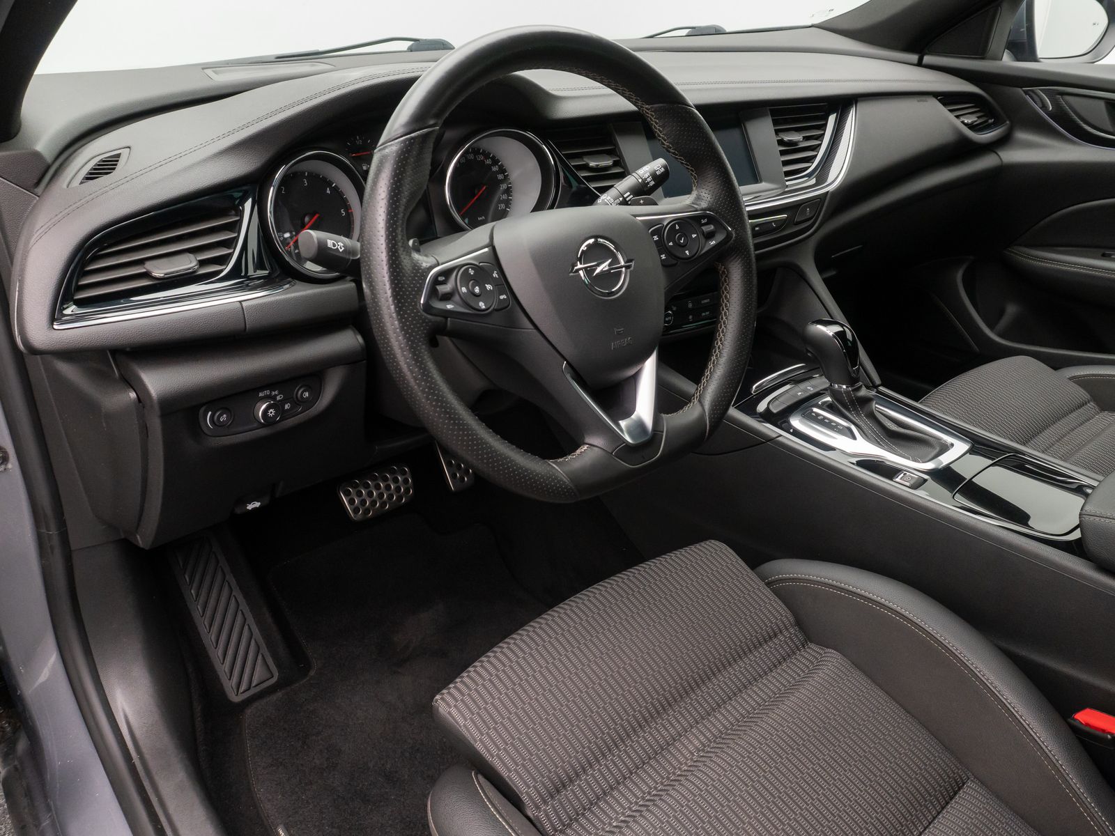 Fahrzeugabbildung Opel Insignia Innovation 4x4 Kamera FahrAssist Navi 1