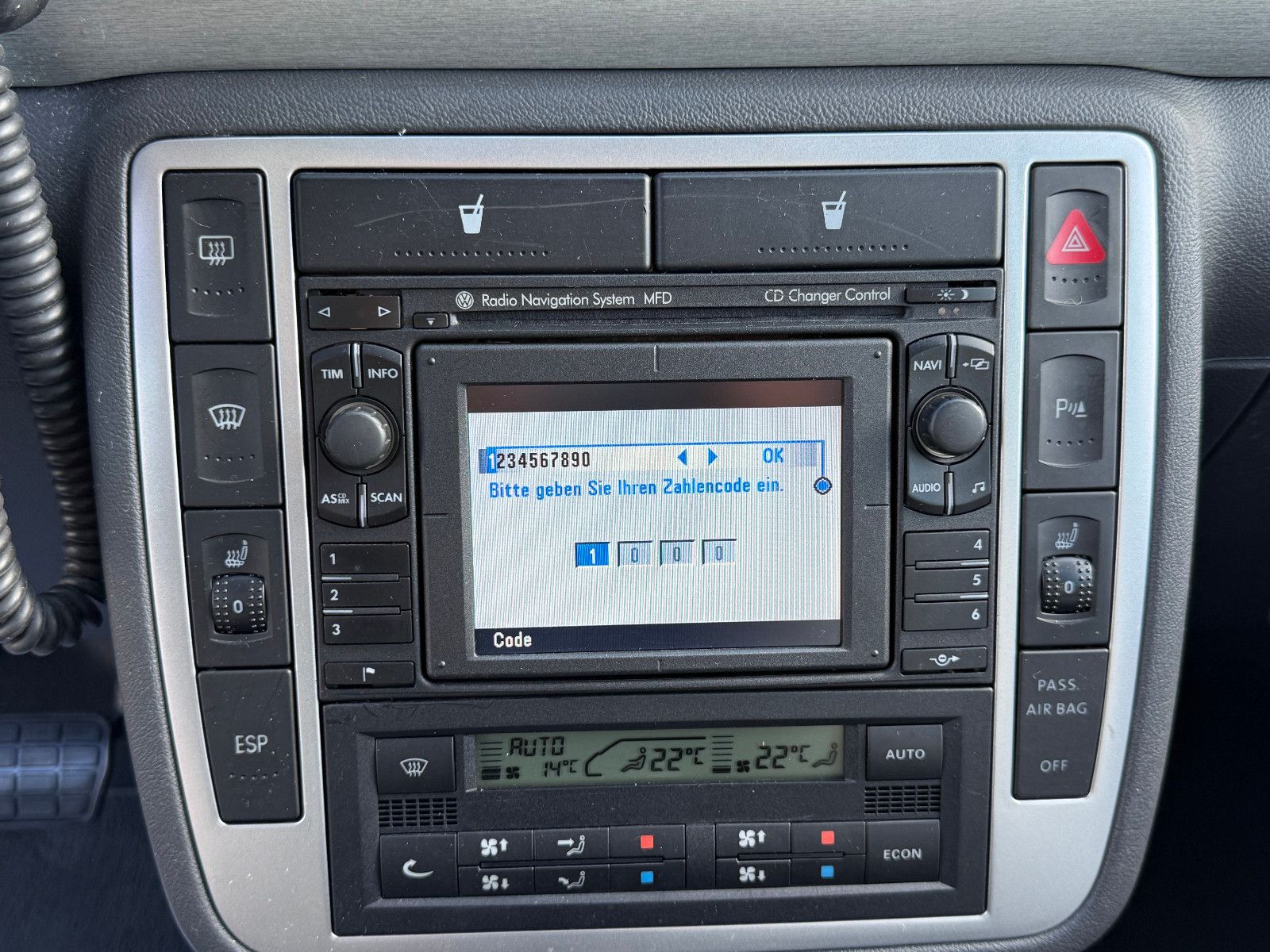 Fahrzeugabbildung Volkswagen Sharan Freestyle TSI DSG GRA Navi Xenon PDC SHZ