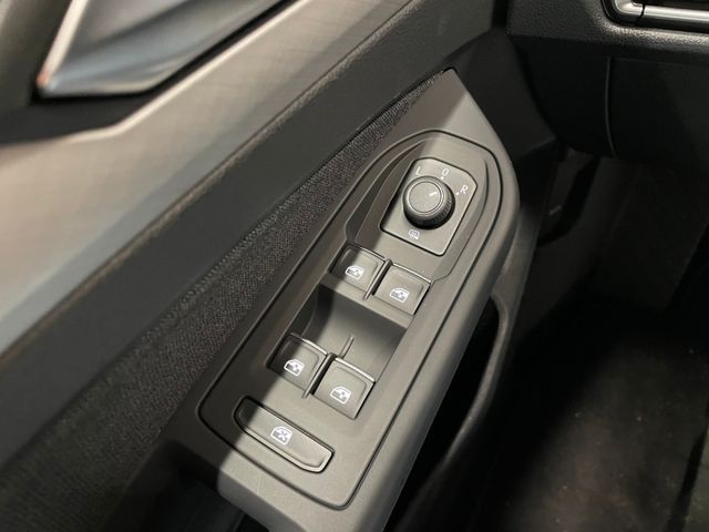 Golf VIII Variant Life 2.0 TDI DSG SHZ APP LED