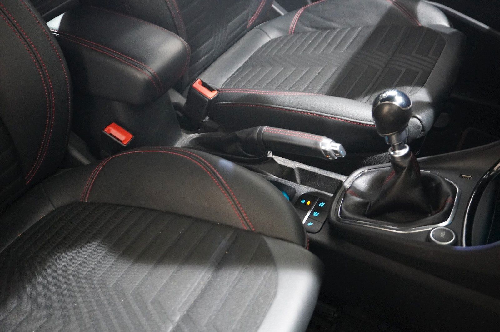 Fahrzeugabbildung Ford Puma 1.0 ST-LINE X NAVI/LED/KAMERA/SPORT/B&O/AHK