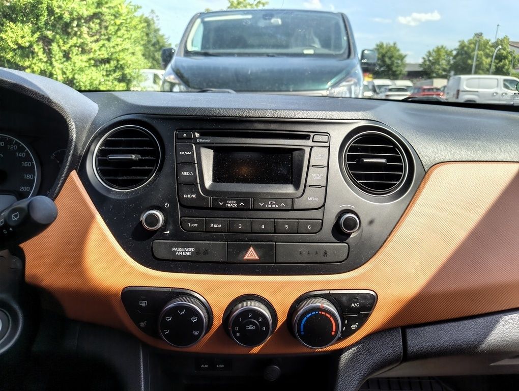 Fahrzeugabbildung Hyundai i10 1.2 FIFA World Cup Edition MOTORSCHADEN