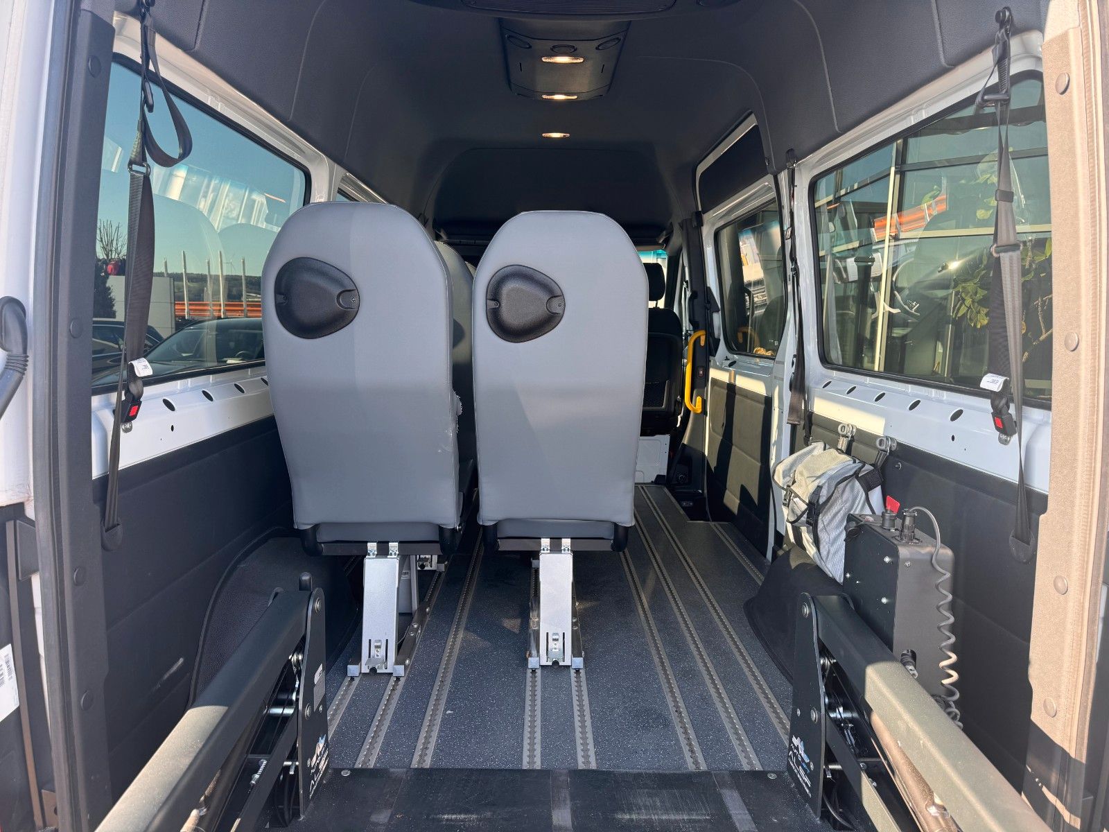 Fahrzeugabbildung Mercedes-Benz Sprinter 317 CDI Rollstuhl/Behinderten Lift