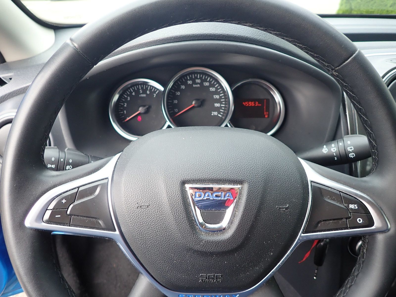 Fahrzeugabbildung Dacia Sandero STEPWAY TCe 90 ANNIVERSARY/NAVI/AHK/