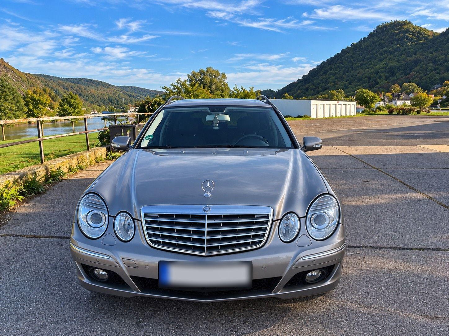 Mercedes-Benz E280 2006 — rear view