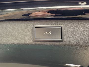 Fahrzeugabbildung SKODA Superb Combi 2.0 TSI L&K 4x4 DSG Pano AHK uvm