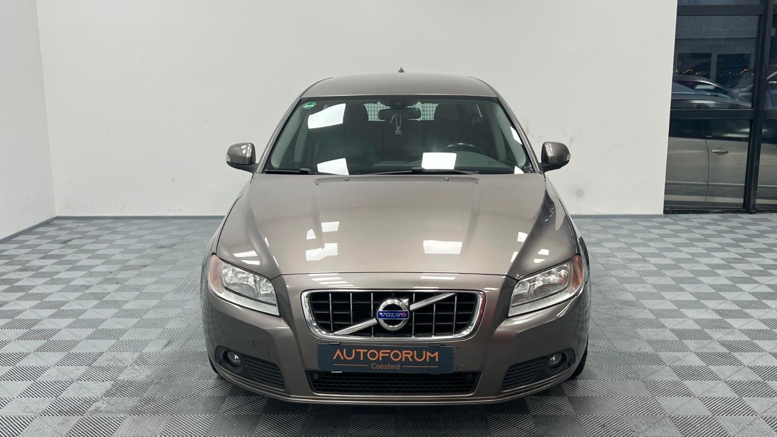 VOLVO V70 BREAK MOMENTUM 205 ch BVA - INTÉRIEUR CUIR - SYSTÈME DE NAVIGATION - RADARS DE STATIONNEMENT - SIÈGES CHAUFFANTS - CLIMATISATION AUTOMATIQUE