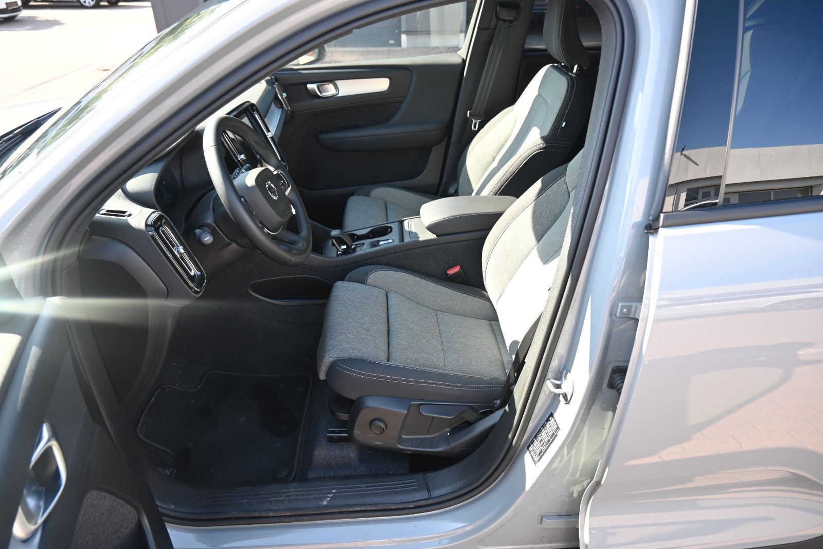 Fahrzeugabbildung Volvo XC40 B3 Benzin Core 2WD*LHZG*360°