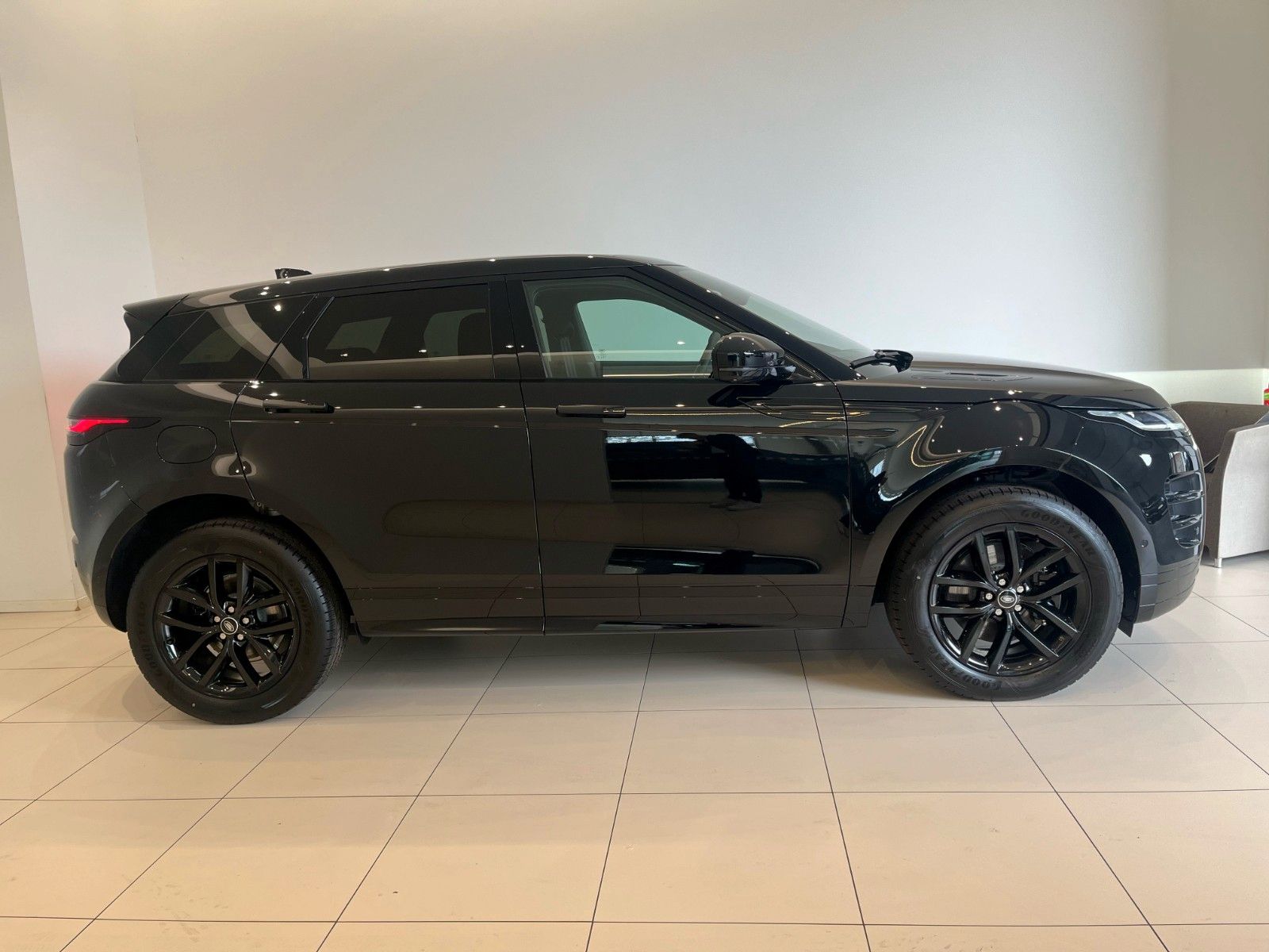 Fahrzeugabbildung Land Rover Range Rover Evoque D165 Dynamic SE Panormadach