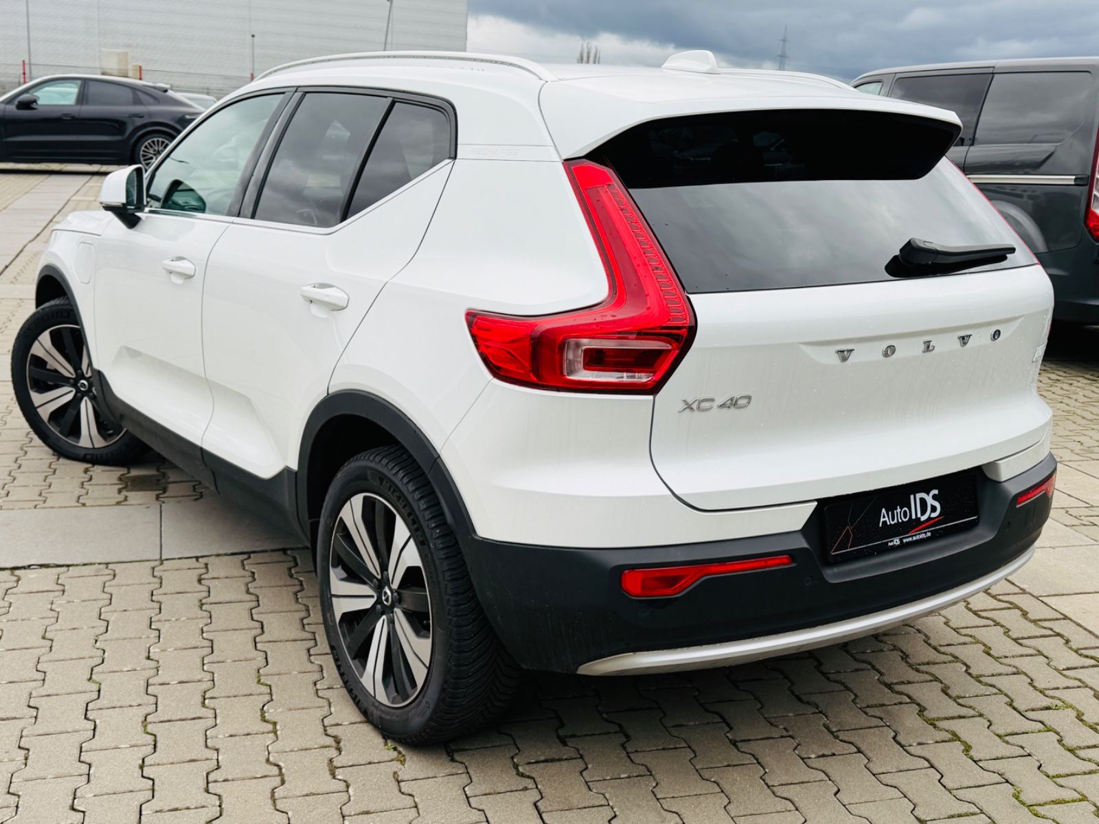 Volvo XC40 Core Recharge Plug-In Hybrid Standheizung foto 7