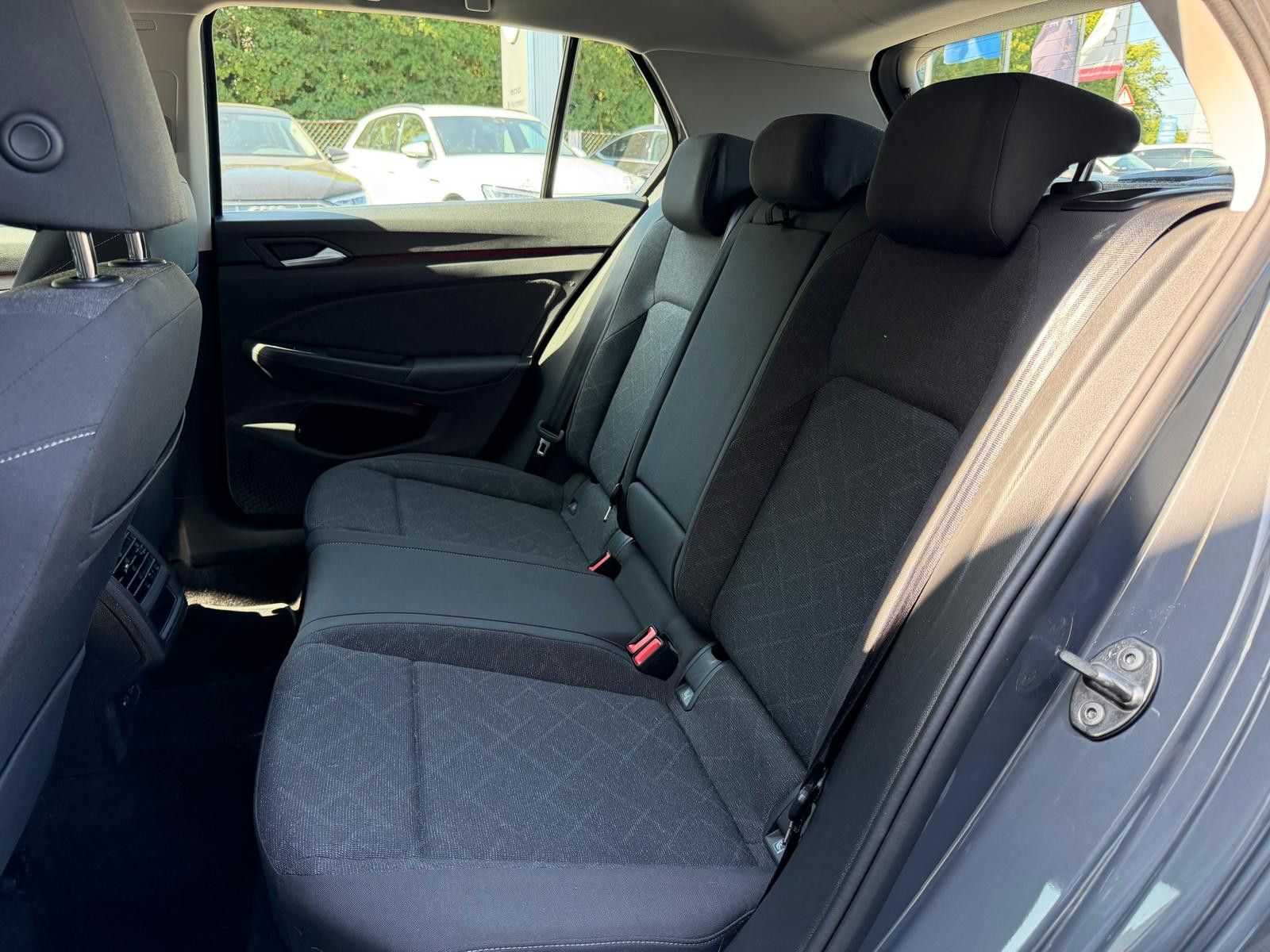 Fahrzeugabbildung Volkswagen Golf VIII 2.0d Life VIRTU+LED+NAVI+SHZ+ACC+PDC+