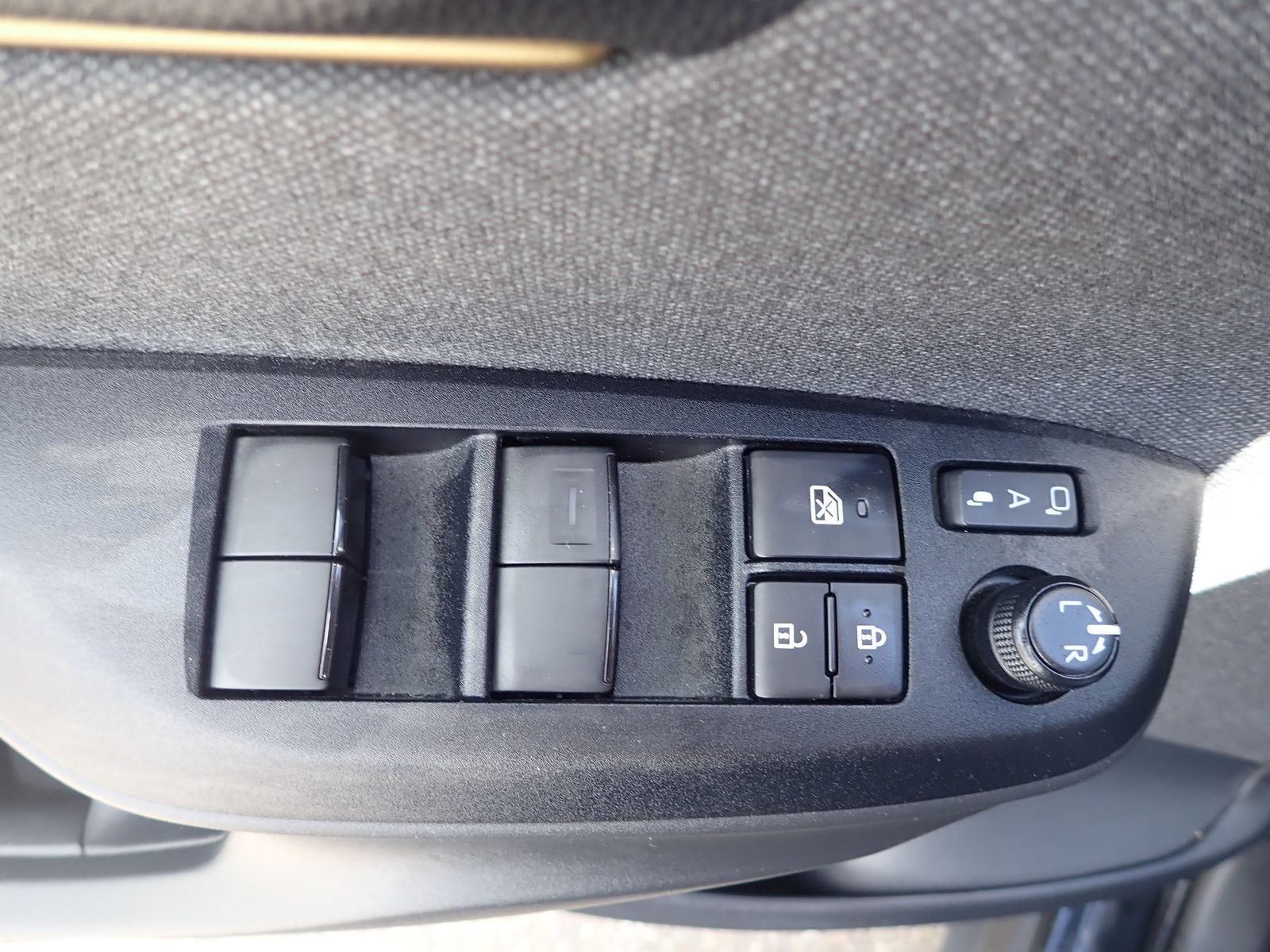 Fahrzeugabbildung Toyota Yaris Cross 1.5 Hybr 4x4 Premiere Edition/LEDER