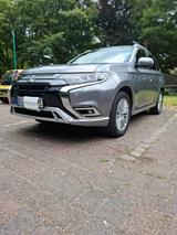 Mitsubishi Outlander 2.4 PLUG-IN HYBRID 4WD Top - Mitsubishi Outlander in Duisburg