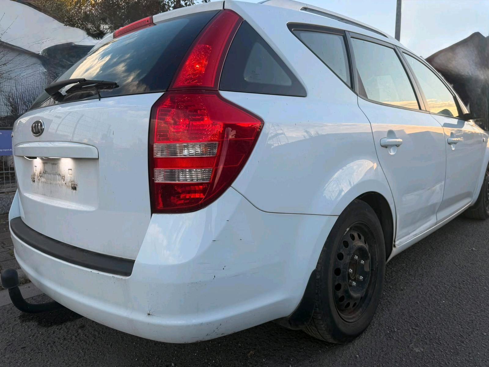 Kia cee'd 2012 — двигун 105 HP (77kW)
