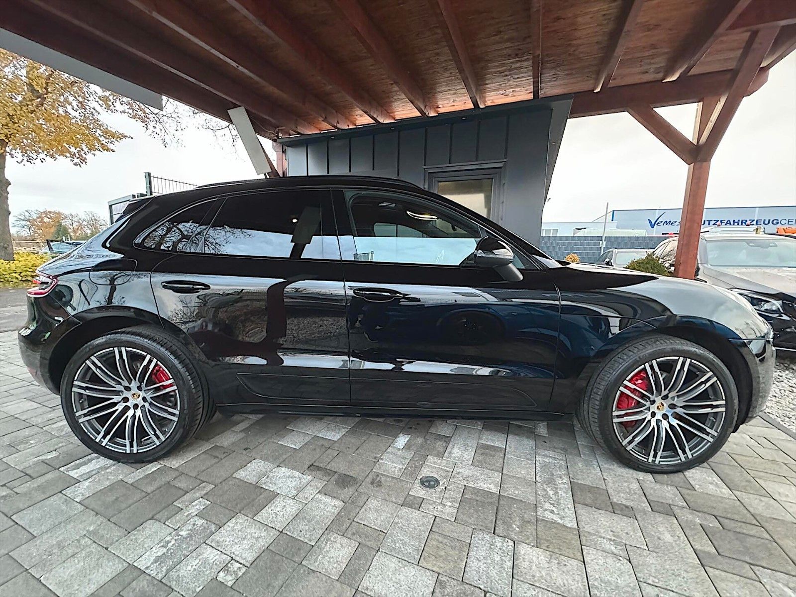 Fahrzeugabbildung Porsche Macan Turbo Carbon CHRONO *ACC*PANO*21 ZOLL*