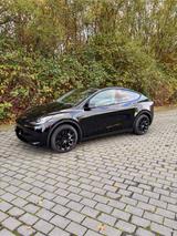 Tesla Model Y Hinterradantrieb RWD RWD  - Tesla Model Y in Essen
