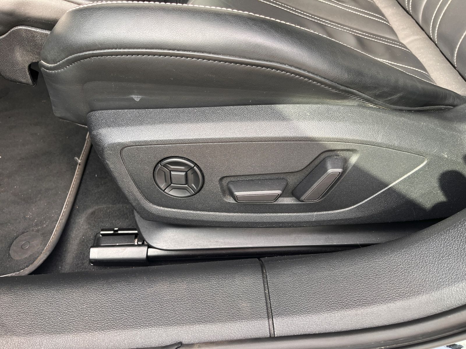 Fahrzeugabbildung Audi A6 Avant 40 TDI quattro sport S-line